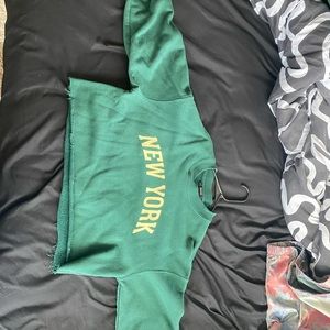 Green New York cropped forever 21 sweatshirt